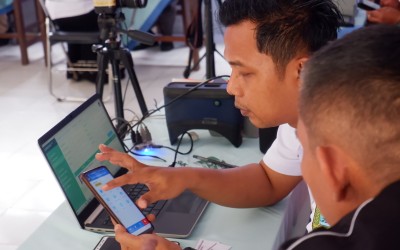 Guru dan Karyawan SMK Ma’arif 9 Kebumen Digitalisasi KTP