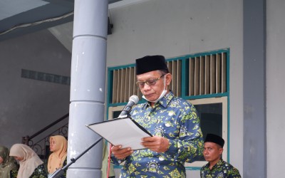 Ketua Lembaga Pendidikan NU Cabang Kebumen, Menjadi Pembina Upacara di Ma arif 9 Kebumen.